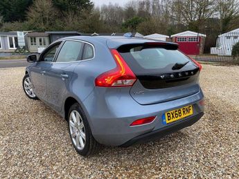 VOLVO V40 1.5 T2 GPF Inscription Hatchback 5dr Petrol Auto Euro 6 (s/s) (1