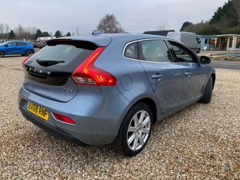 VOLVO V40 1.5 T2 GPF Inscription Hatchback 5dr Petrol Auto Euro 6 (s/s) (1