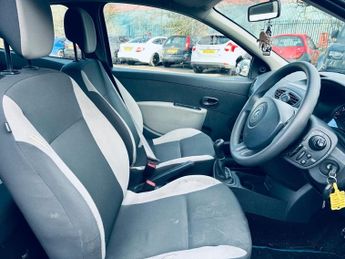 RENAULT CLIO 1.2l 3d  74 BHP