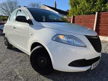 Chrysler Ypsilon 1.2 Silver Hatchback 5dr Petrol Manual Euro 6 (69 bhp)