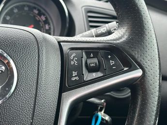 VAUXHALL INSIGNIA 2.0 SRI CDTI 5d 157 BHP