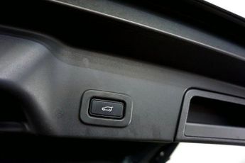 LAND ROVER RANGE ROVER EVOQUE 2.0 D180 R-Dynamic HSE-Factory Extras Worth £2,480-2 FORME