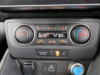 NISSAN LEAF 39kWh Acenta Hatchback 5dr Electric Auto (150 ps)1 FORMER OWNER!