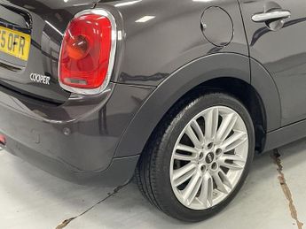 MINI HATCH 1.5 Cooper Hatchback 5dr Petrol Auto Euro 6 (s/s) (136 ps) - AA 