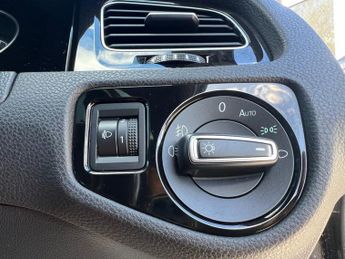 VOLKSWAGEN GOLF 2.0 TDI BlueMotion Tech R-Line Edition Hatchback 5dr Diesel DSG 