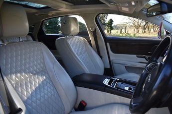 JAGUAR XJ 3.0d V6 Portfolio Saloon 4dr Diesel Auto Euro 6 (s/s) (LWB) (300