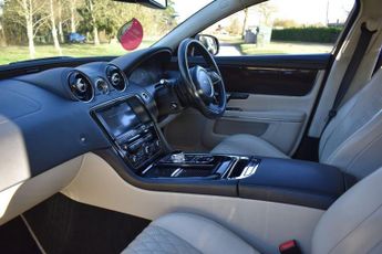 JAGUAR XJ 3.0d V6 Portfolio Saloon 4dr Diesel Auto Euro 6 (s/s) (LWB) (300