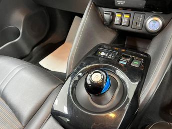 NISSAN LEAF 40kWh N-Connecta Hatchback 5dr Electric Auto (150 ps)