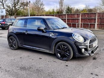 MINI Hatch 1.5 COOPER SPORT THREE DOOR 135 BHP