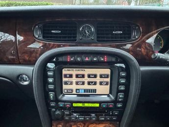 JAGUAR XJ 2.7 TDVi Sovereign Saloon 4dr Diesel Automatic (214 g/km, 204 bh