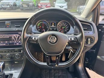 VOLKSWAGEN E-GOLF 35.8kWh e-Golf Hatchback 5dr Electric Auto (136 ps)