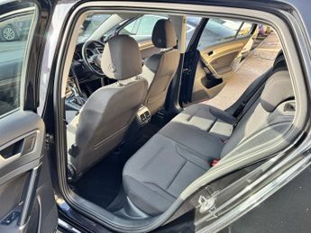 VOLKSWAGEN E-GOLF 35.8kWh e-Golf Hatchback 5dr Electric Auto (136 ps)