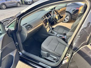 VOLKSWAGEN E-GOLF 35.8kWh e-Golf Hatchback 5dr Electric Auto (136 ps)