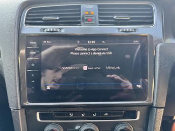 VOLKSWAGEN E-GOLF 35.8kWh e-Golf Hatchback 5dr Electric Auto (136 ps)