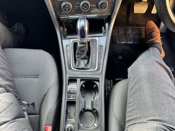 VOLKSWAGEN E-GOLF 35.8kWh e-Golf Hatchback 5dr Electric Auto (136 ps)