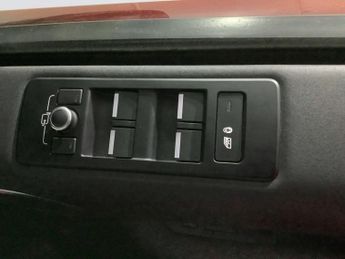 LAND ROVER DISCOVERY 2.0 SD4 HSE SUV 5dr Diesel Auto 4WD Euro 6 (s/s) (240 ps)