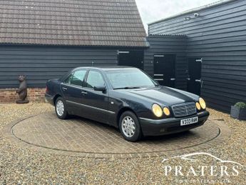 Mercedes E Class 2.4 E240 Elegance Saloon 4dr Petrol Automatic (245 g/km, 168 bhp