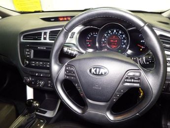 KIA CEED 1.6 CRDi 2 Hatchback 5dr Diesel Auto Euro 5 (126 bhp)