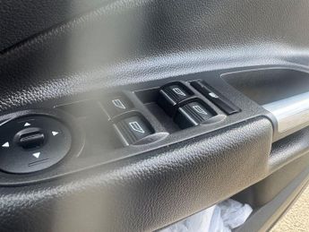 FORD KUGA 1.5T EcoBoost Zetec SUV 5dr Petrol Auto AWD Euro 6 (s/s) (176 ps