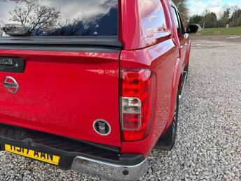 NISSAN NAVARA 2.3 dCi Tekna Pickup Double Cab 4dr Diesel Manual 4WD Euro 6 (s/