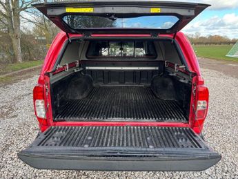 NISSAN NAVARA 2.3 dCi Tekna Pickup Double Cab 4dr Diesel Manual 4WD Euro 6 (s/