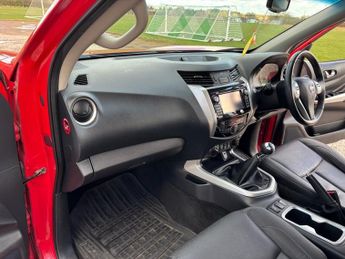 NISSAN NAVARA 2.3 dCi Tekna Pickup Double Cab 4dr Diesel Manual 4WD Euro 6 (s/