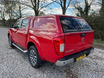 NISSAN NAVARA 2.3 dCi Tekna Pickup Double Cab 4dr Diesel Manual 4WD Euro 6 (s/