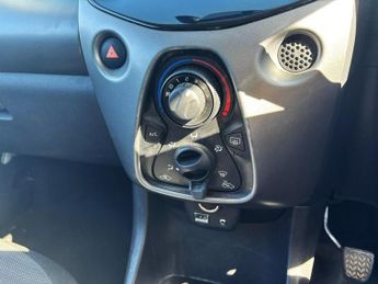 TOYOTA AYGO 1.0 VVT-i x-play Hatchback 5dr Petrol Manual Euro 6 (71 ps) ***D