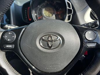TOYOTA AYGO 1.0 VVT-i x-play Hatchback 5dr Petrol Manual Euro 6 (71 ps) ***D