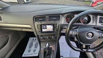 VOLKSWAGEN GOLF 1.6 TDI BlueMotion Tech SE Hatchback 5dr Diesel DSG Euro 5 (s/s)