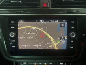 VOLKSWAGEN TIGUAN 2.0 TDI SE Navigation SUV 5dr Diesel DSG 4Motion Euro 6 (s/s) (1