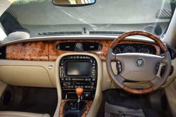 JAGUAR XJ 4.2 XJ8 SE Saloon 4dr Petrol Automatic (264 g/km, 300 bhp)