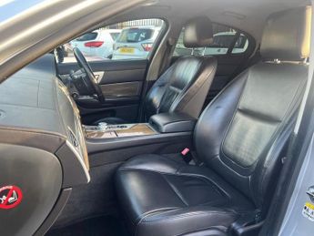 JAGUAR XF 2.2d Premium Luxury Saloon 4dr Diesel Auto Euro 5 (s/s) (190 ps)