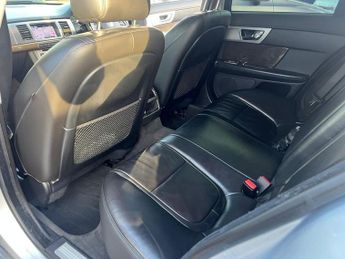 JAGUAR XF 2.2d Premium Luxury Saloon 4dr Diesel Auto Euro 5 (s/s) (190 ps)