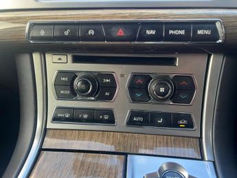 JAGUAR XF 2.2d Premium Luxury Saloon 4dr Diesel Auto Euro 5 (s/s) (190 ps)