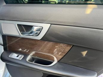 JAGUAR XF 2.2d Premium Luxury Saloon 4dr Diesel Auto Euro 5 (s/s) (190 ps)