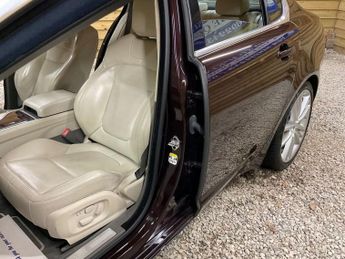 JAGUAR XF 3.0d S V6 Portfolio Saloon 4dr Diesel Auto Euro 5 (275 ps)