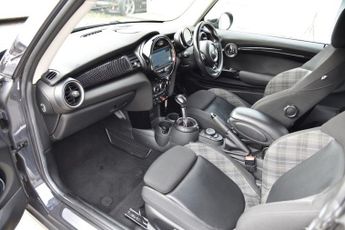 MINI HATCH 2.0 Cooper SD Hatchback 3dr Diesel Auto 6Spd Euro 6 (s/s) (170 p