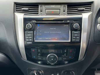 NISSAN NAVARA 2.3 dCi Tekna Pickup Double Cab 4dr Diesel Manual 4WD Euro 6 (s/