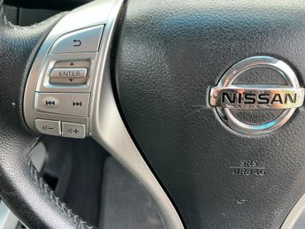 NISSAN NAVARA 2.3 dCi Tekna Pickup Double Cab 4dr Diesel Manual 4WD Euro 6 (s/