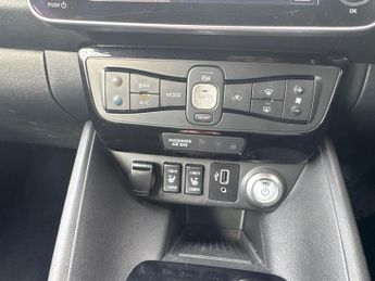 NISSAN LEAF 40kWh N-Connecta Hatchback 5dr Electric Auto (150 ps)