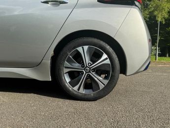 NISSAN LEAF 40kWh N-Connecta Hatchback 5dr Electric Auto (150 ps)