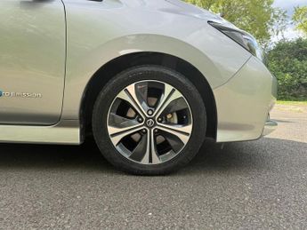 NISSAN LEAF 40kWh N-Connecta Hatchback 5dr Electric Auto (150 ps)