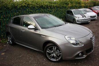 Alfa Romeo Giulietta 1.6 JTDM-2 Exclusive Hatchback 5dr Diesel Manual Euro 5 (s/s) (1