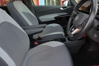 VOLKSWAGEN ID.3 Pro Performance 58kWh Family Hatchback 5dr Electric Auto (204 ps
