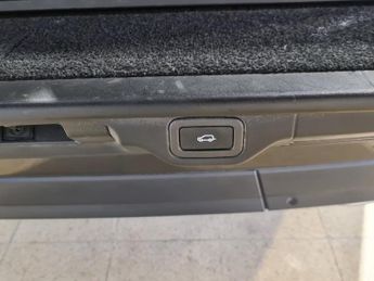 LAND ROVER RANGE ROVER 4.4 SD V8 Autobiography SUV 5dr Diesel Auto 4WD Euro 6 (s/s) (33