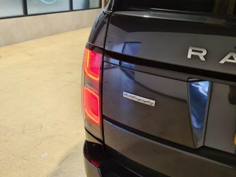 LAND ROVER RANGE ROVER 4.4 SD V8 Autobiography SUV 5dr Diesel Auto 4WD Euro 6 (s/s) (33