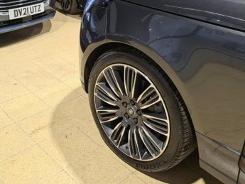 LAND ROVER RANGE ROVER 4.4 SD V8 Autobiography SUV 5dr Diesel Auto 4WD Euro 6 (s/s) (33