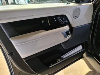LAND ROVER RANGE ROVER 4.4 SD V8 Autobiography SUV 5dr Diesel Auto 4WD Euro 6 (s/s) (33