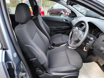 VAUXHALL ASTRA 1.8i 16v Life Hatchback 5dr Petrol Automatic (187 g/km, 138 bhp)